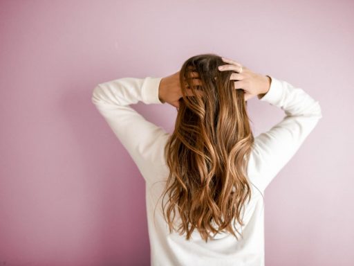 Tips to take care of your hair while travelling