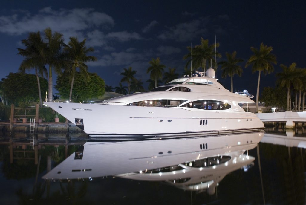 How Much Does It Cost to Charter a Yacht? » Trending Us