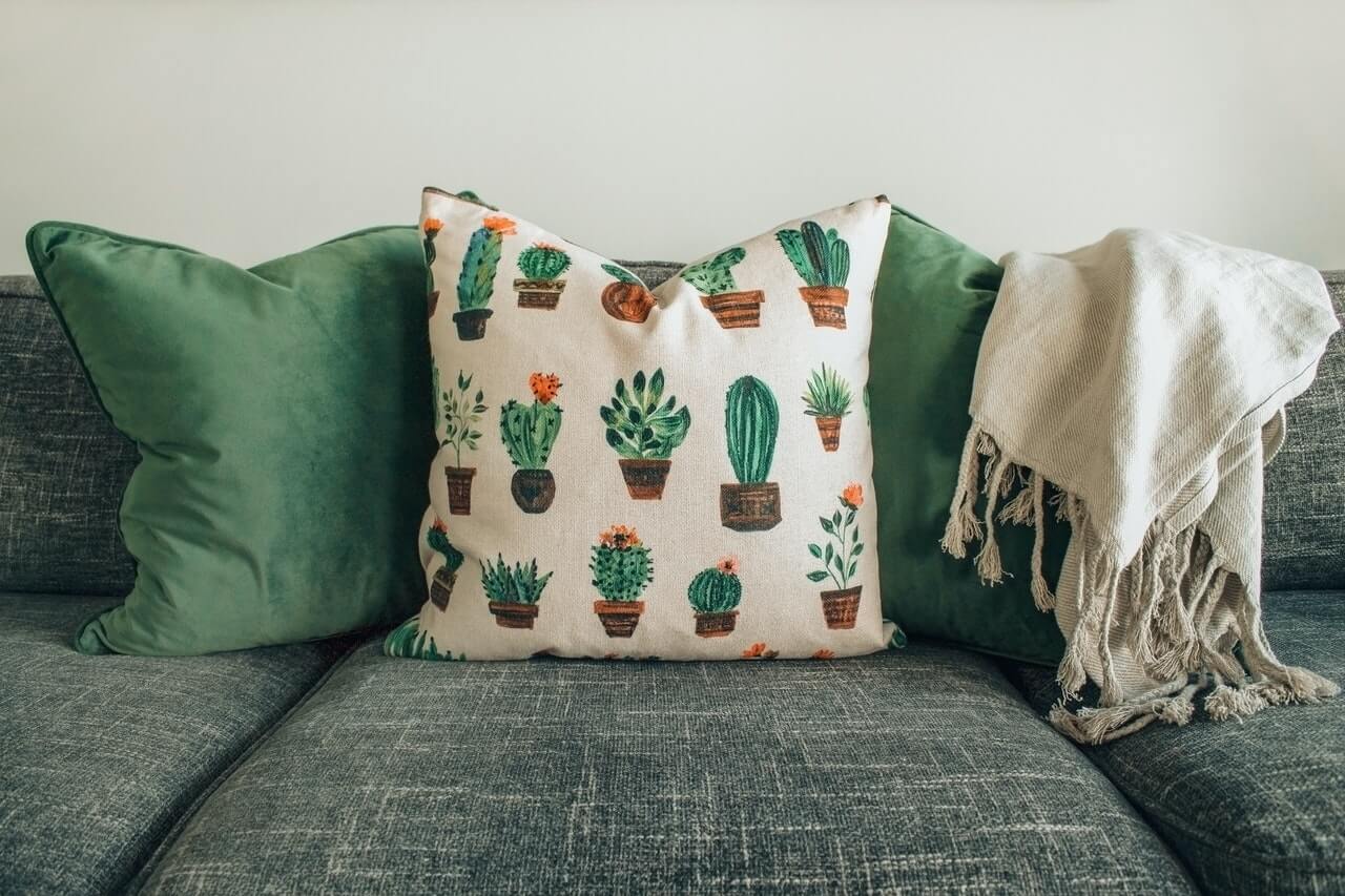 Tips to make your own decorative pillow (1)