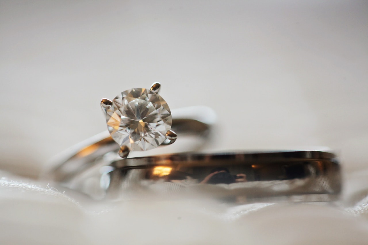 A comprehensive guide to buying diamonds efficiently