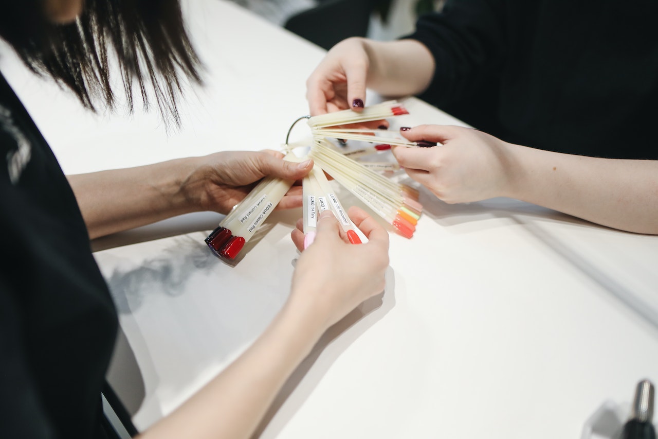6 ways to get more customers for your nail salon