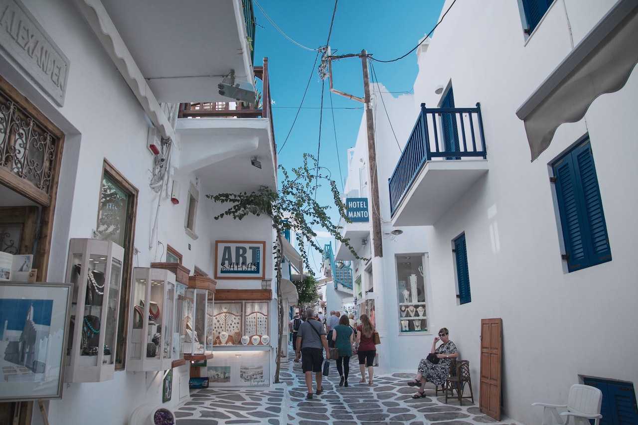 5 options to obtain residence in greece