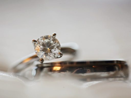 How to evaluate lab grown diamond rings