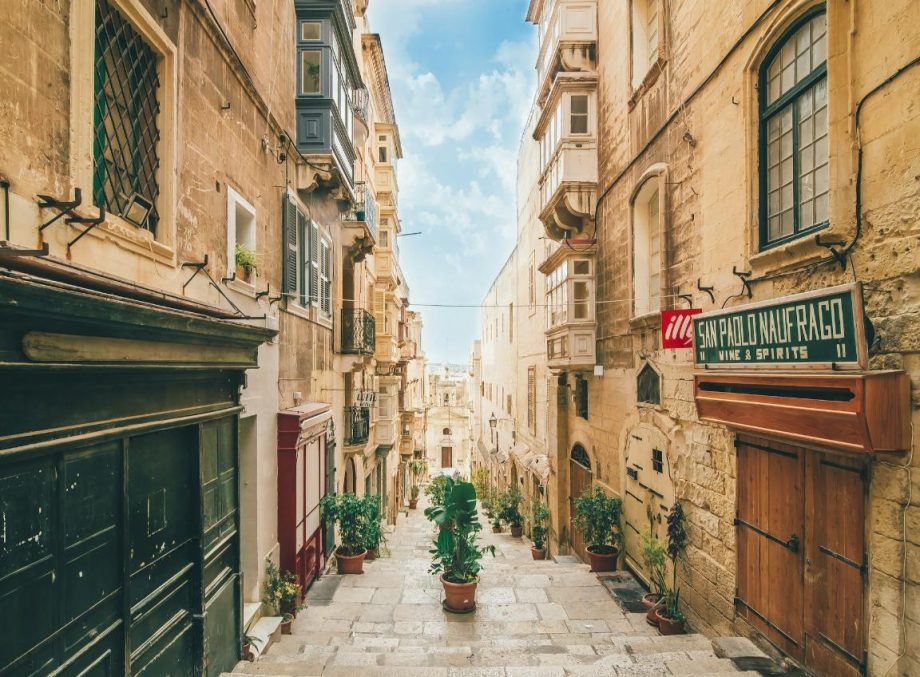 Explore the magnificent island of malta